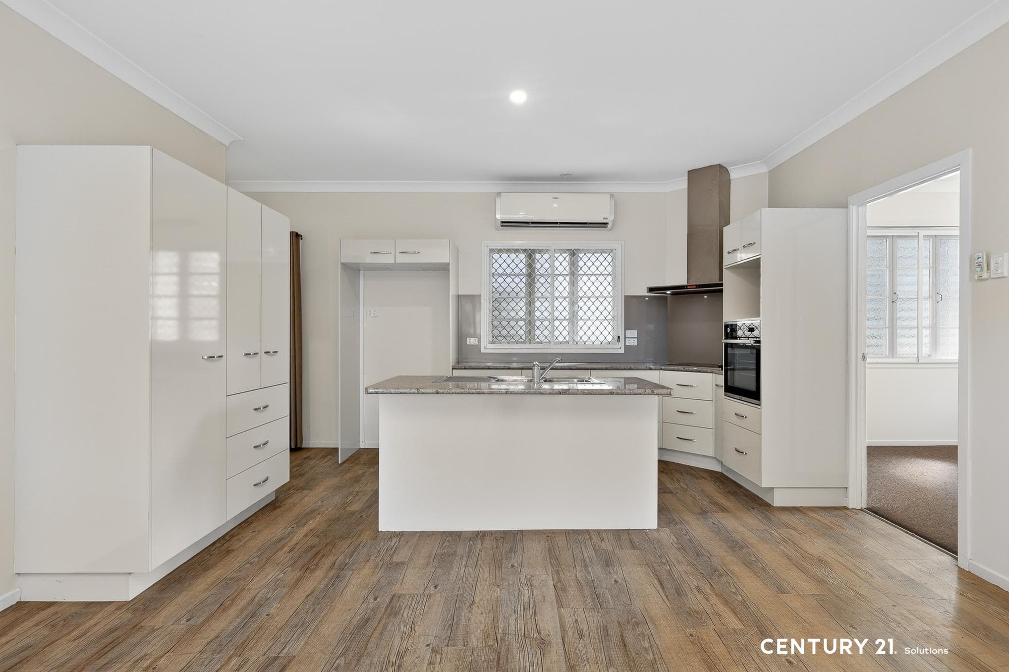 Modern kitchen. Updated finishes.